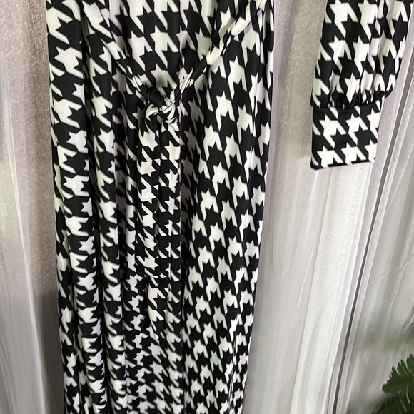 Flowy statement piece dress! - Picture 6 of 6